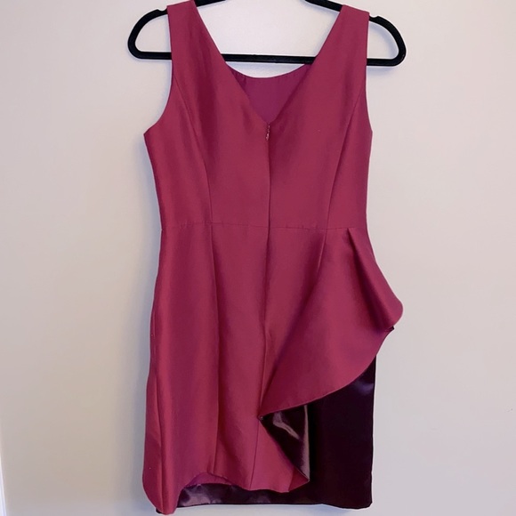 ♥️HALSTON| Magenta Burgundy Peplum Sheath Dress - sz 8 - Picture 3 of 8